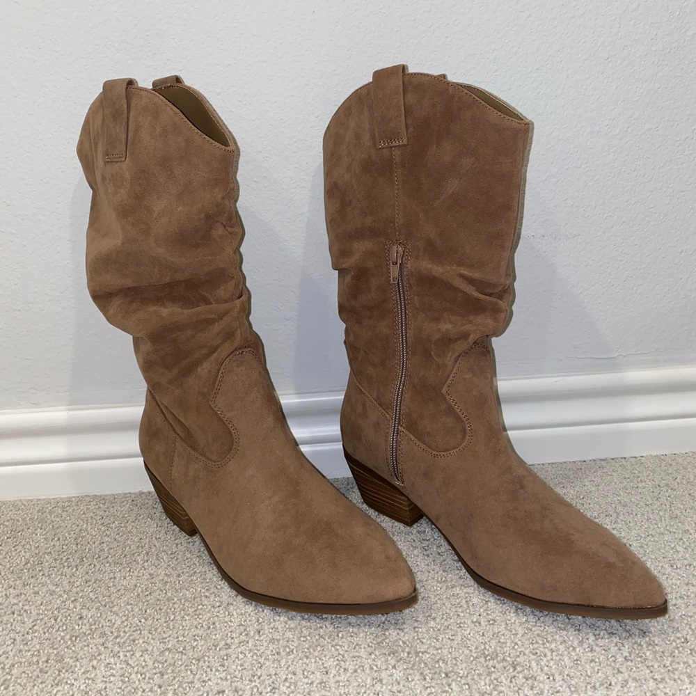 Women’s cowboy boots - size 8